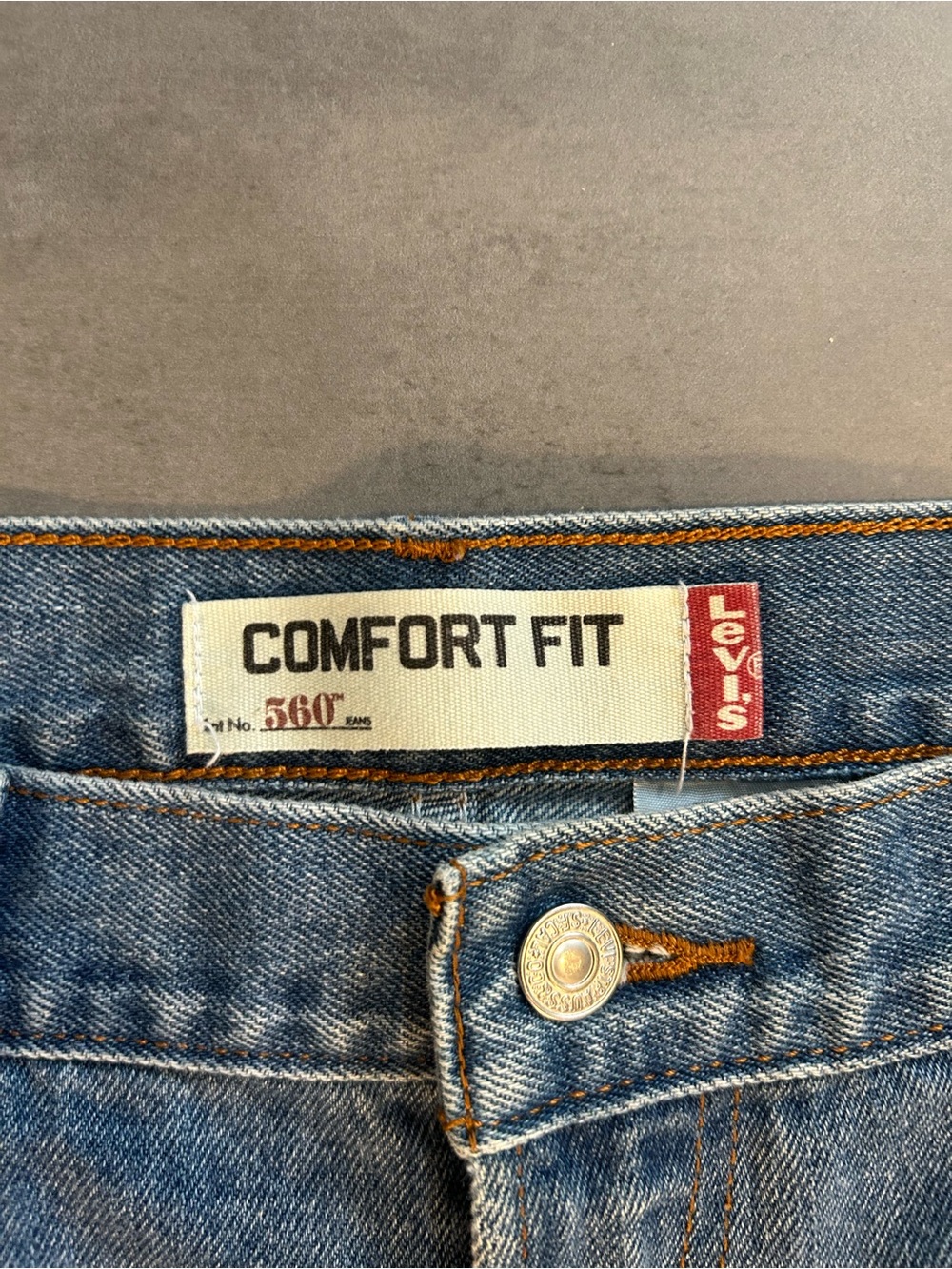 Levi’s 560 Comfort Fit Jeans — Light Wash Blue - Picture 4 of 5